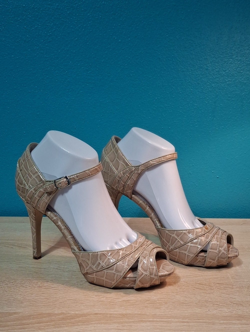 White House Black Market Brigitta Beige Croc-Embossed Peep-Toe T-Strap Heels